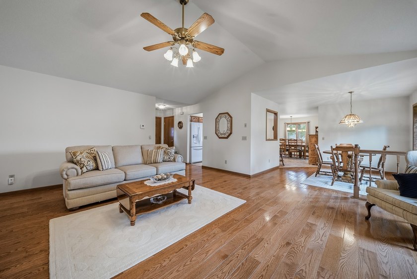 Beautifully maintained and set on a corner lot, this ranch-style - photo 7