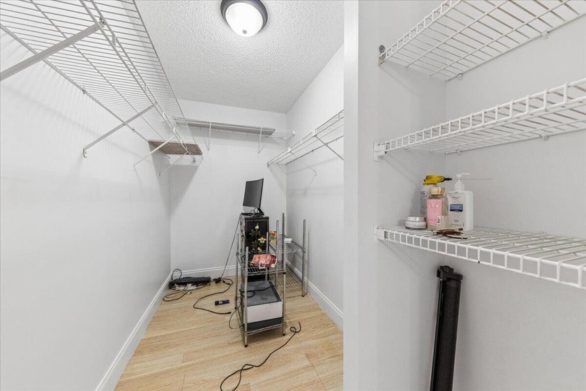 Welcome to this well-appointed two-bedroom, two-bathroom - photo 11