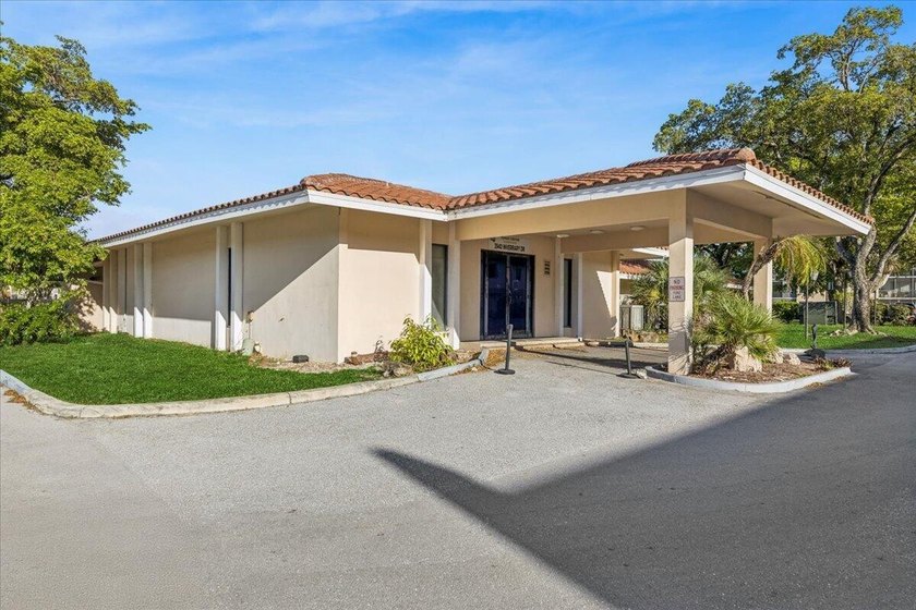 Welcome to this well-appointed two-bedroom, two-bathroom - photo 16