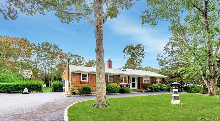 Indoor-Outdoor Living in Hampton Bays Situated south of the - photo 32