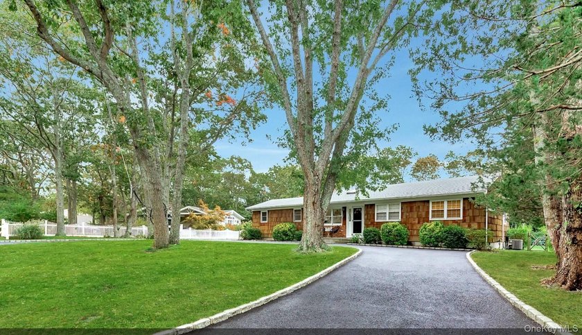 Indoor-Outdoor Living in Hampton Bays Situated south of the - photo 33