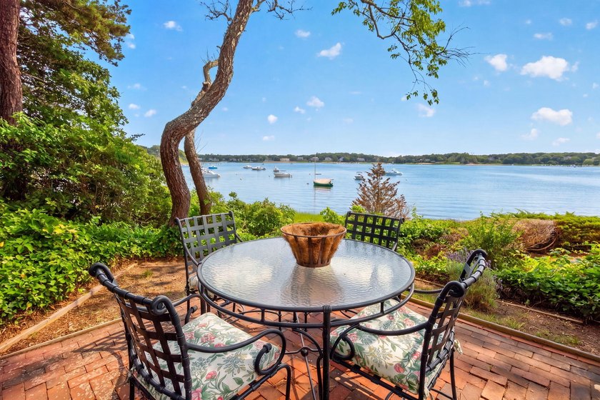Exceptional waterfront estate offering breathtaking views from - photo 5