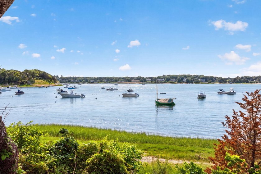 Exceptional waterfront estate offering breathtaking views from - photo 6