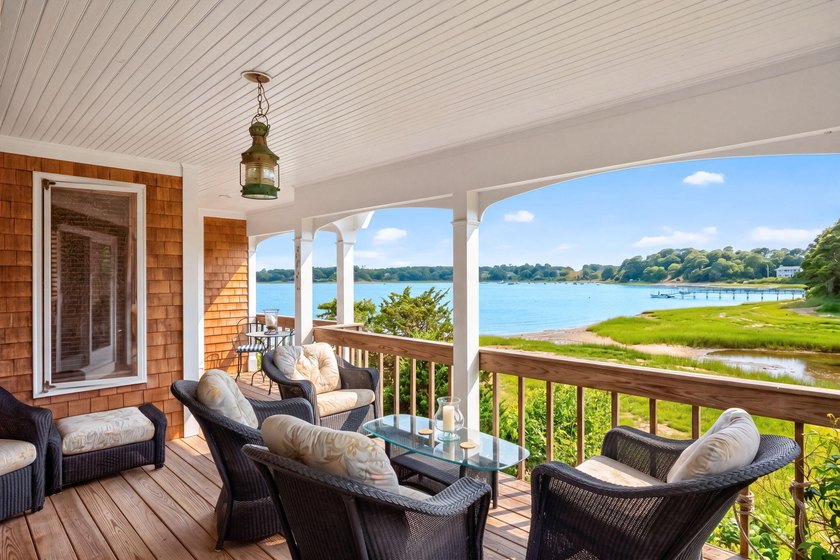 Exceptional waterfront estate offering breathtaking views from - photo 9