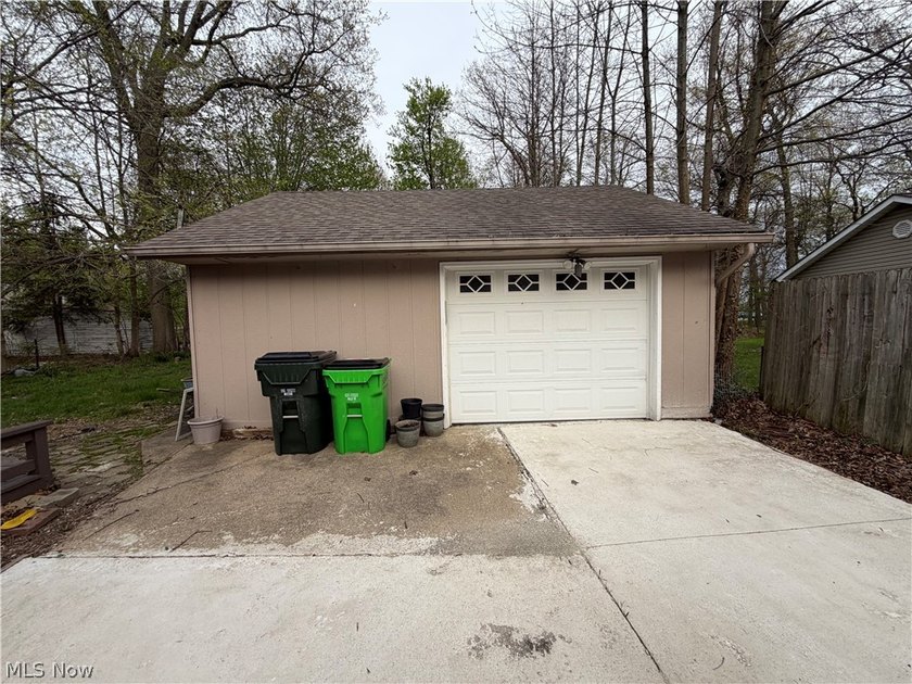 Opportunity meets potential in this one-of-a-kind Euclid - photo 3