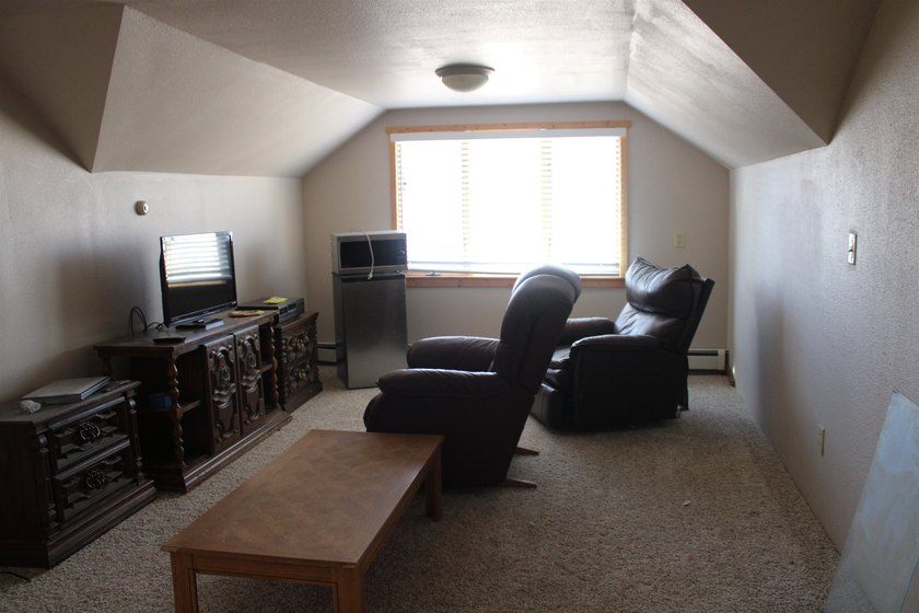 Welcome to this unique and beautiful 3-bedroom, 2-bath home - photo 17