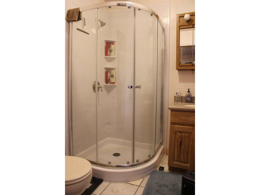 Welcome to this unique and beautiful 3-bedroom, 2-bath home - photo 21