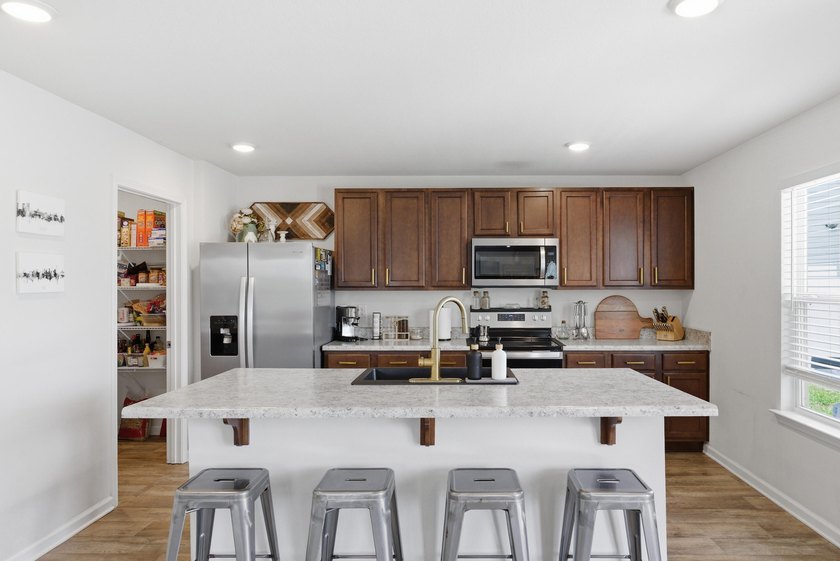 Discover this beautifully maintained 2019-built single-family - photo 8