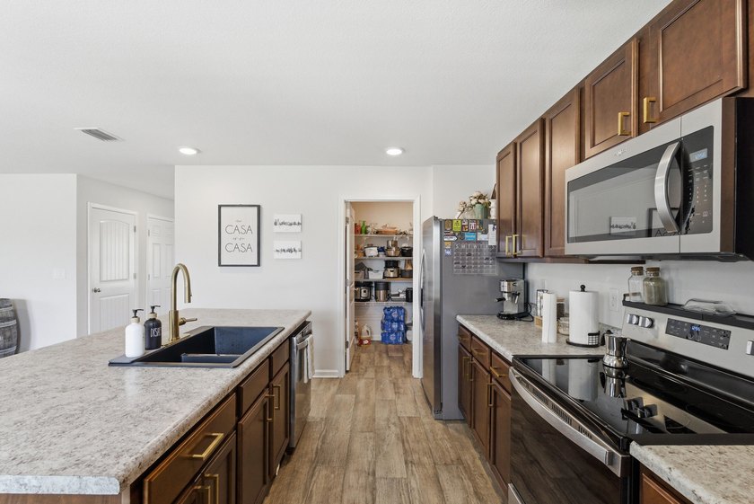 Discover this beautifully maintained 2019-built single-family - photo 10