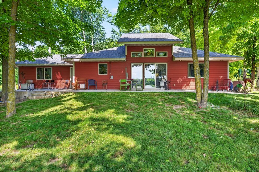 Country lake living at its finest! Enjoy peaceful waterfront - photo 2