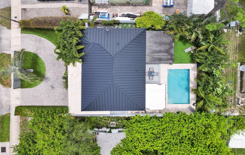 Welcome to this charming single-family residence located in East - photo 32