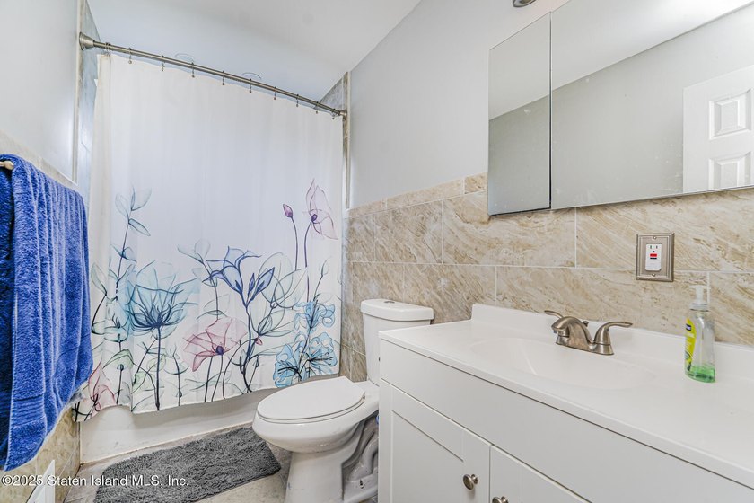 Welcome to 345 Milton Avenue - A True Oakwood Gem! This - photo 5