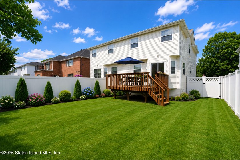 Offered for the first time since its construction in 2000, this - photo 6