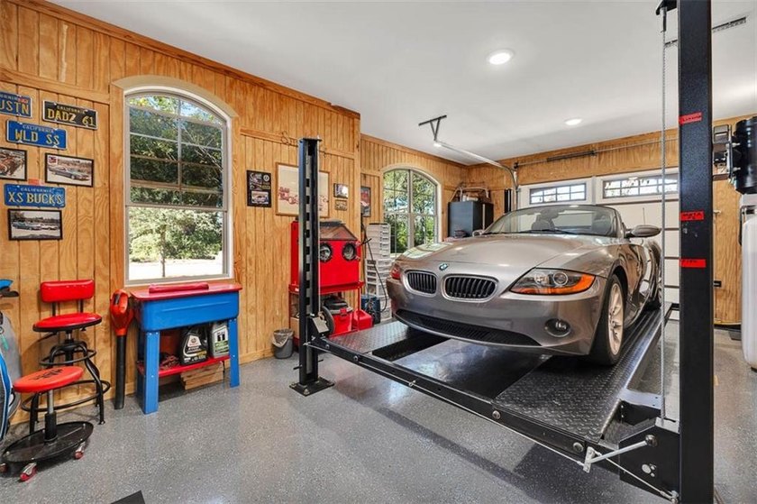 Priced below appraised value at $1,239,999, this move-in ready - photo 52