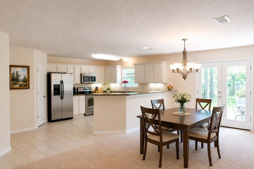 Coastal Convenience &amp; Spacious Living in Driftwood Estates with - photo 5