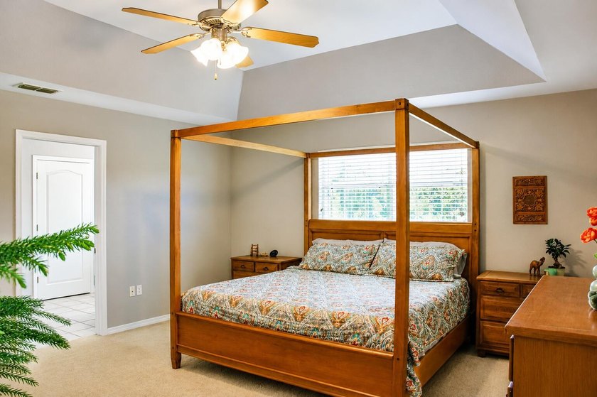 Coastal Convenience &amp; Spacious Living in Driftwood Estates with - photo 8