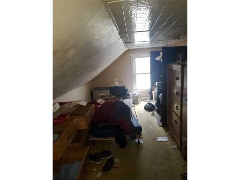 Attention investors, flippers, handy-women. This house needs a - photo 12