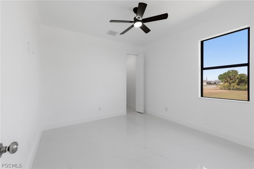 Beautiful Cape Coral home situated on a desirable corner lot - photo 32