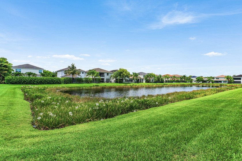 Beautiful one-story waterfront pool home in GL Homes' Dakota - photo 34