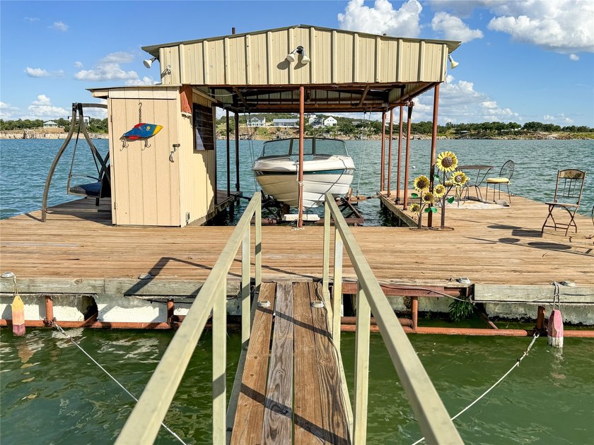Oh, the Views! Don't miss this desirable waterfront 2-bedroom - photo 10