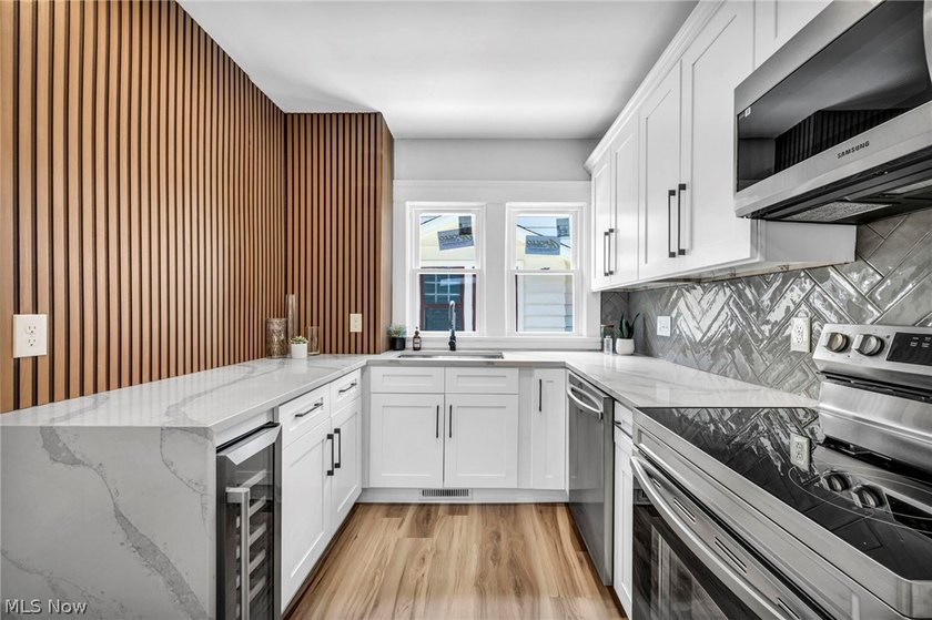 Welcome to this fully updated 3 bedrooms, 2 full bath home in - photo 4