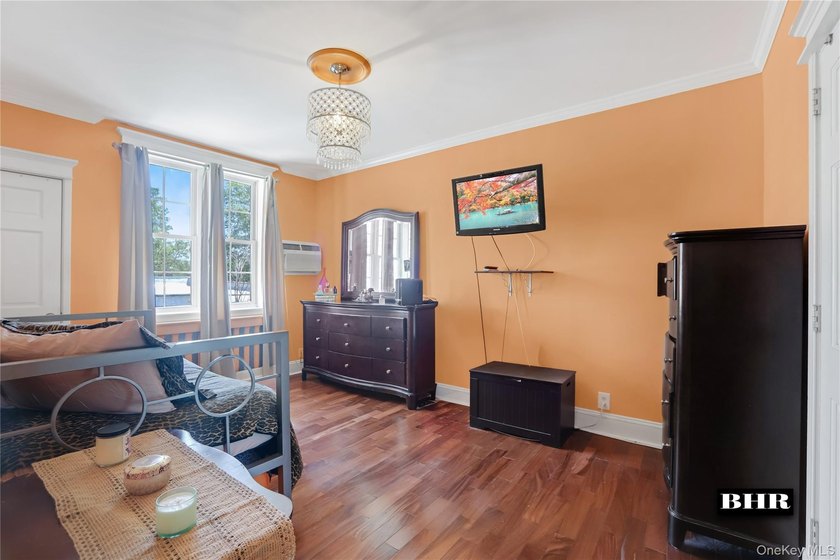 SHEEPSHEAD BAY. 1 Family side hall brick 3 bedroom 1 1/2 bath - photo 17