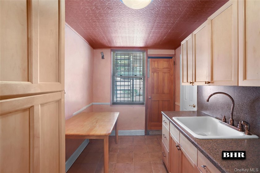 SHEEPSHEAD BAY. 1 Family side hall brick 3 bedroom 1 1/2 bath - photo 21