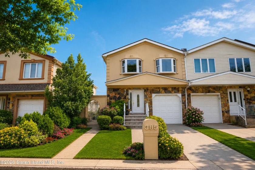 Just move right in! This one family semi-attached home in Great - photo 3