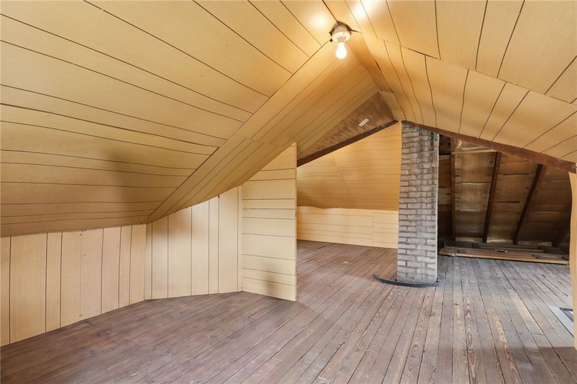 Welcome home to this adorable colonial in Brighton with Penfield - photo 24