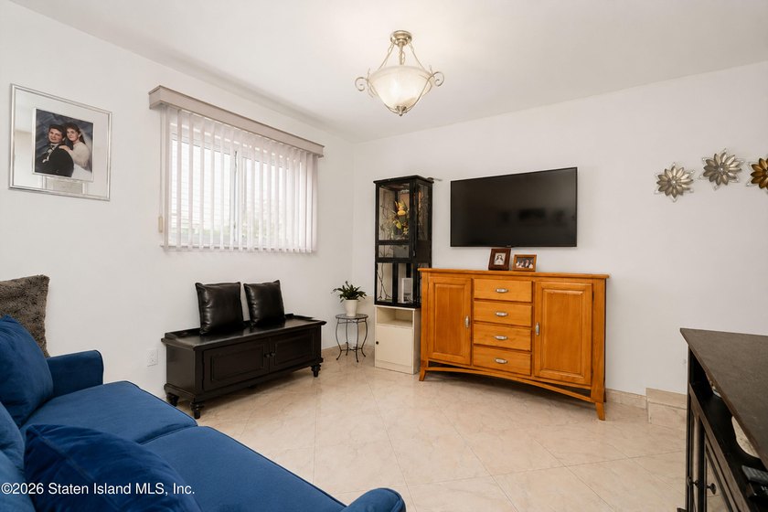 Just move right in! This one family semi-attached home in Great - photo 6