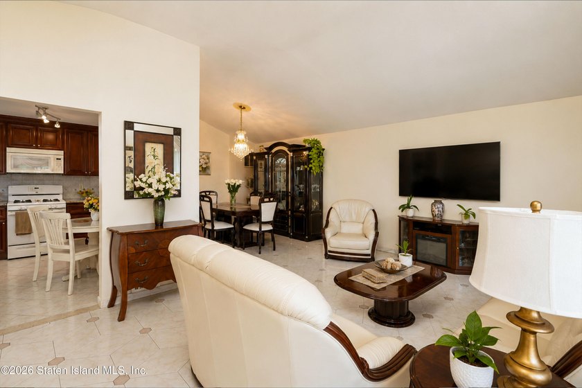 Just move right in! This one family semi-attached home in Great - photo 10