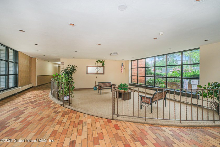 Beautifully renovated 2-bedroom condo in a phenomenal location! - photo 7