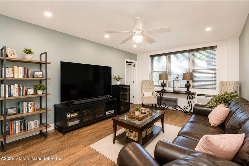 Beautifully renovated 2-bedroom condo in a phenomenal location! - photo 10