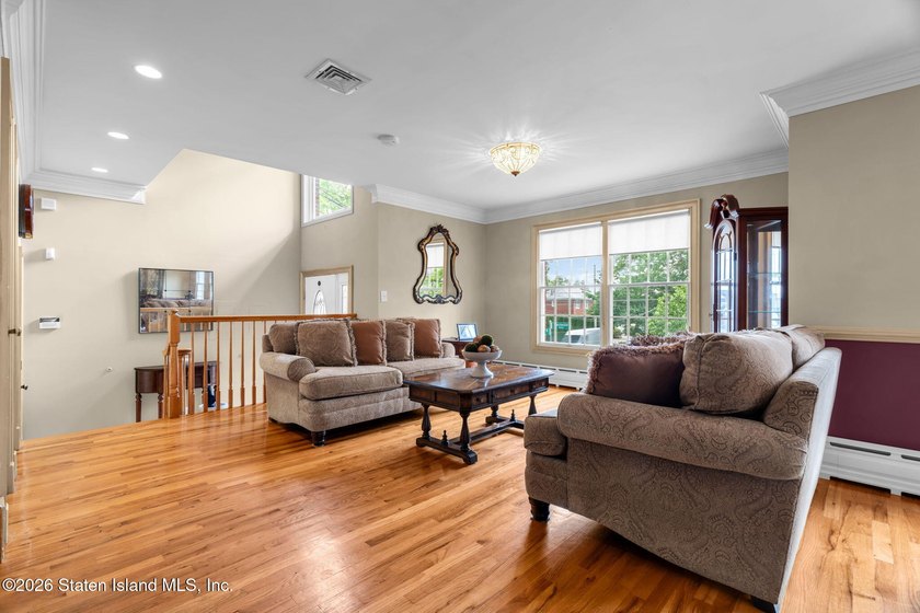Welcome to this beautifully maintained side hall colonial on a - photo 4