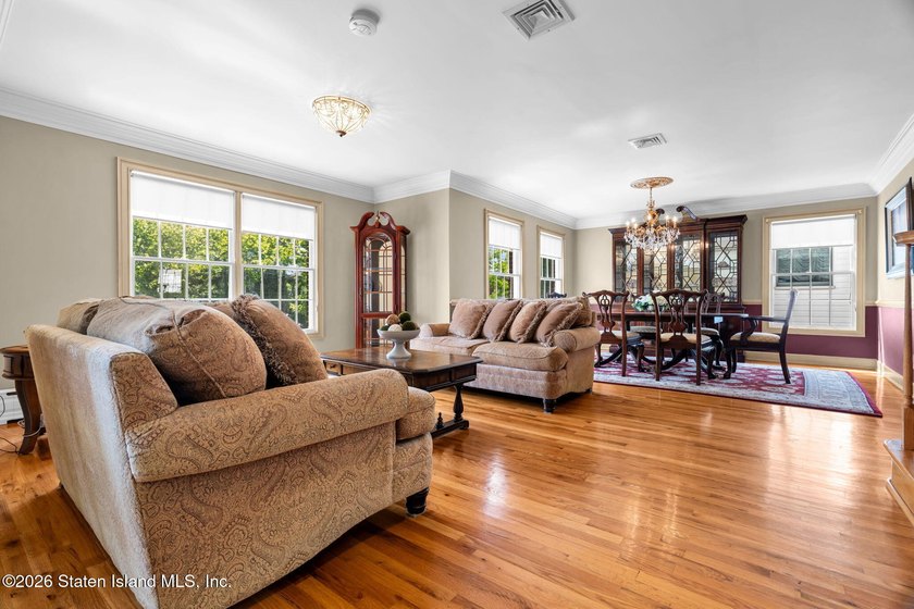 Welcome to this beautifully maintained side hall colonial on a - photo 5
