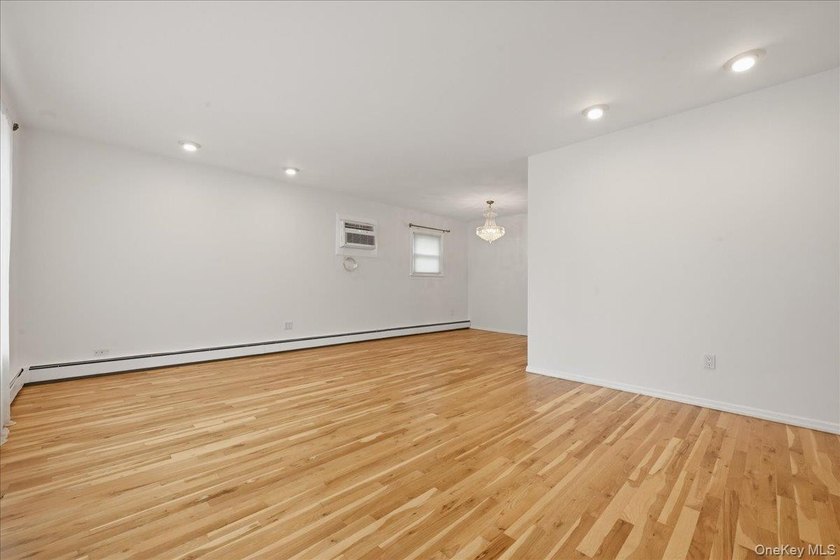 Beautifully maintained high-ranch home featuring 4 bedrooms and - photo 7