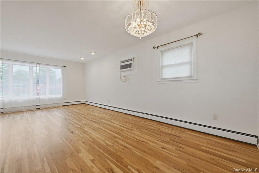 Beautifully maintained high-ranch home featuring 4 bedrooms and - photo 8