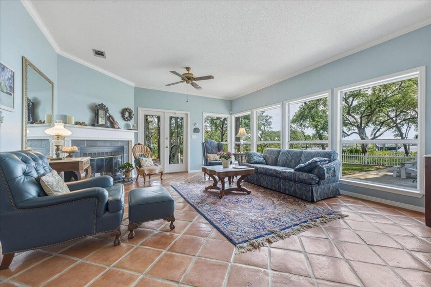 Waterfront 3BR/2BA cottage with stunning bayou views from almost - photo 9