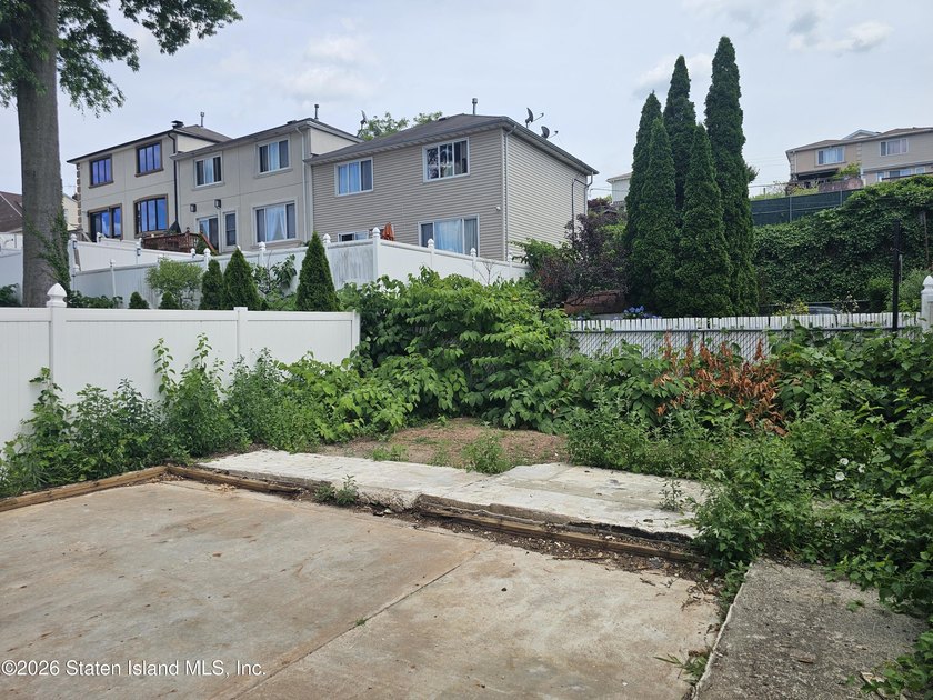 Fully detached, colonial property available for sale in Rosebank - photo 2
