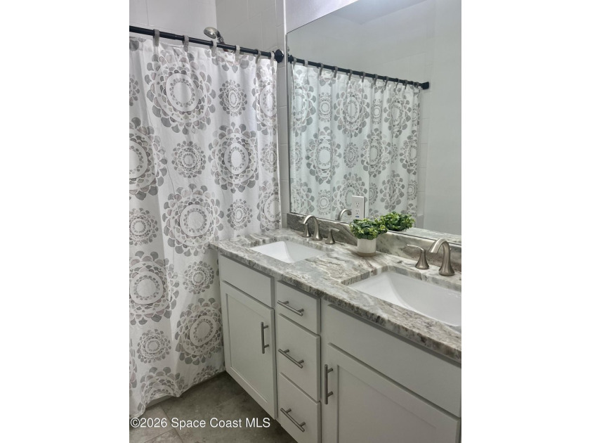Shows like NEW very desirable 3 bedroom 2.5 bathroom spacious - photo 11