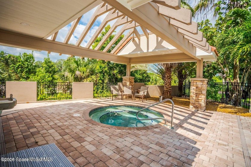 Shows like NEW very desirable 3 bedroom 2.5 bathroom spacious - photo 24