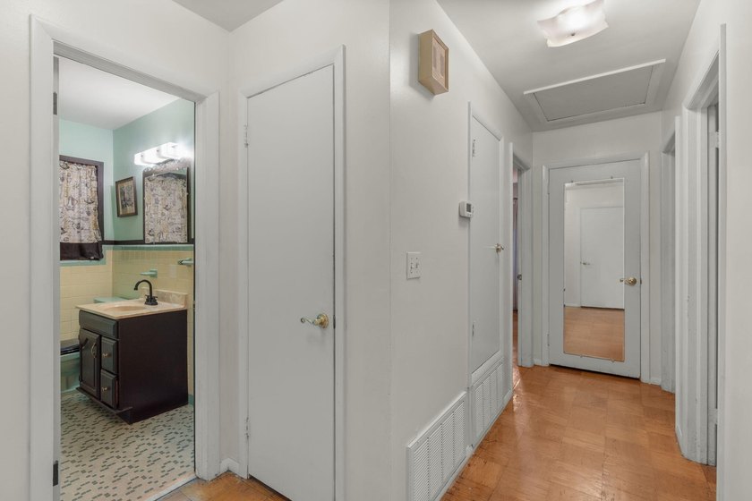 Create your own masterpiece with this midcentury modern bungalow - photo 10