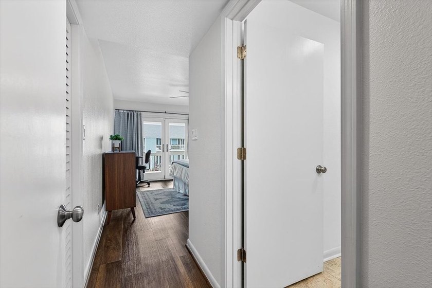 Waterfront Living at Key Allegro! This beautifully updated - photo 31