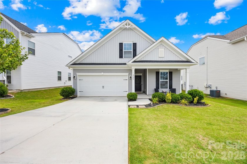 Welcome to this well-kept 2021 Stanley Martin Hazelwood home - photo 2