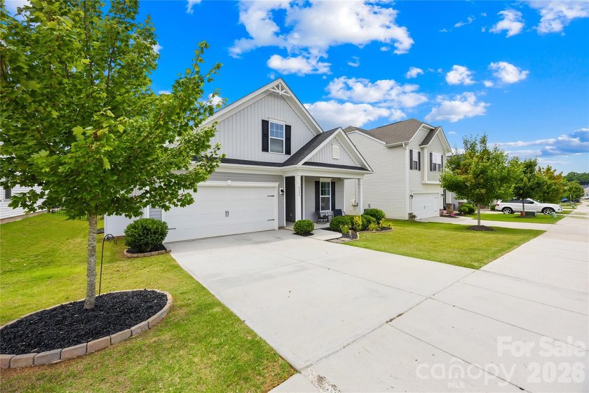 Welcome to this well-kept 2021 Stanley Martin Hazelwood home - photo 3