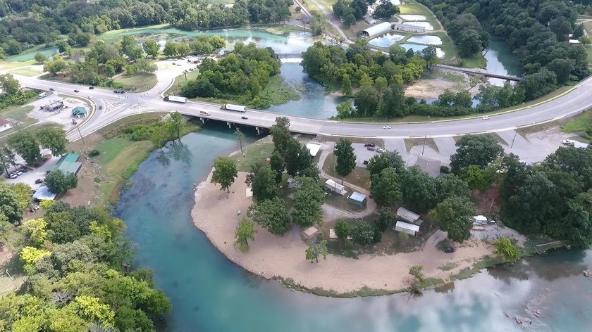 SPRING RIVER: Riverside Resort with approx. 800 ft. of Spring - photo 6