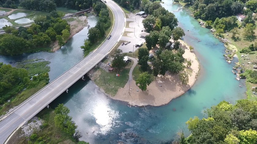 SPRING RIVER: Riverside Resort with approx. 800 ft. of Spring - photo 9