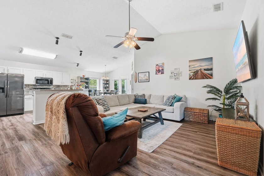 Welcome to this beautifully maintained 3BR/2BA home offering - photo 7