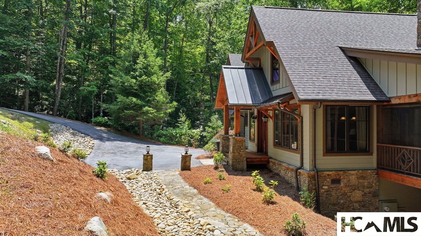 A classic mountain sanctuary nestled within the exclusive Bear - photo 5