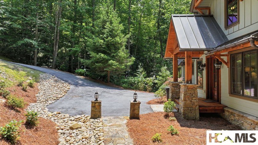 A classic mountain sanctuary nestled within the exclusive Bear - photo 6
